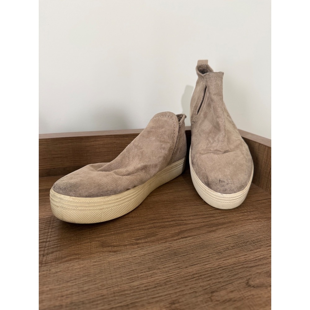 Universal Thread Womens Taupe Perforated Platform Slip On Sneakers Size 7.5
